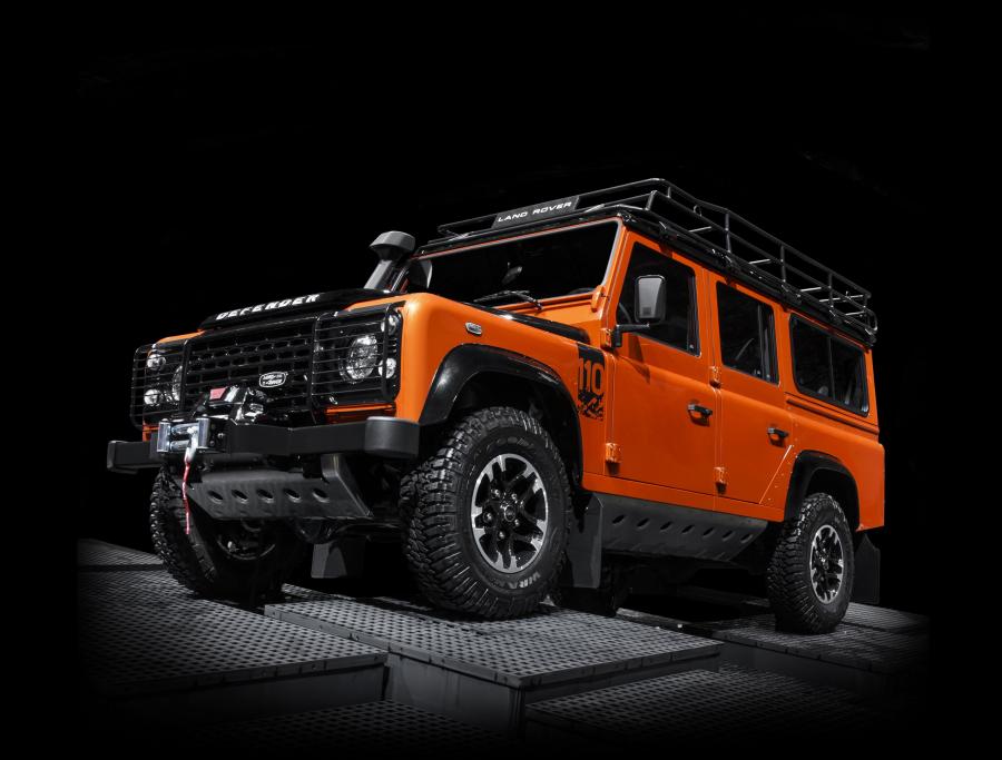  Land Rover Defender 110 Adventure 2015 года  (фото 4 из 9)